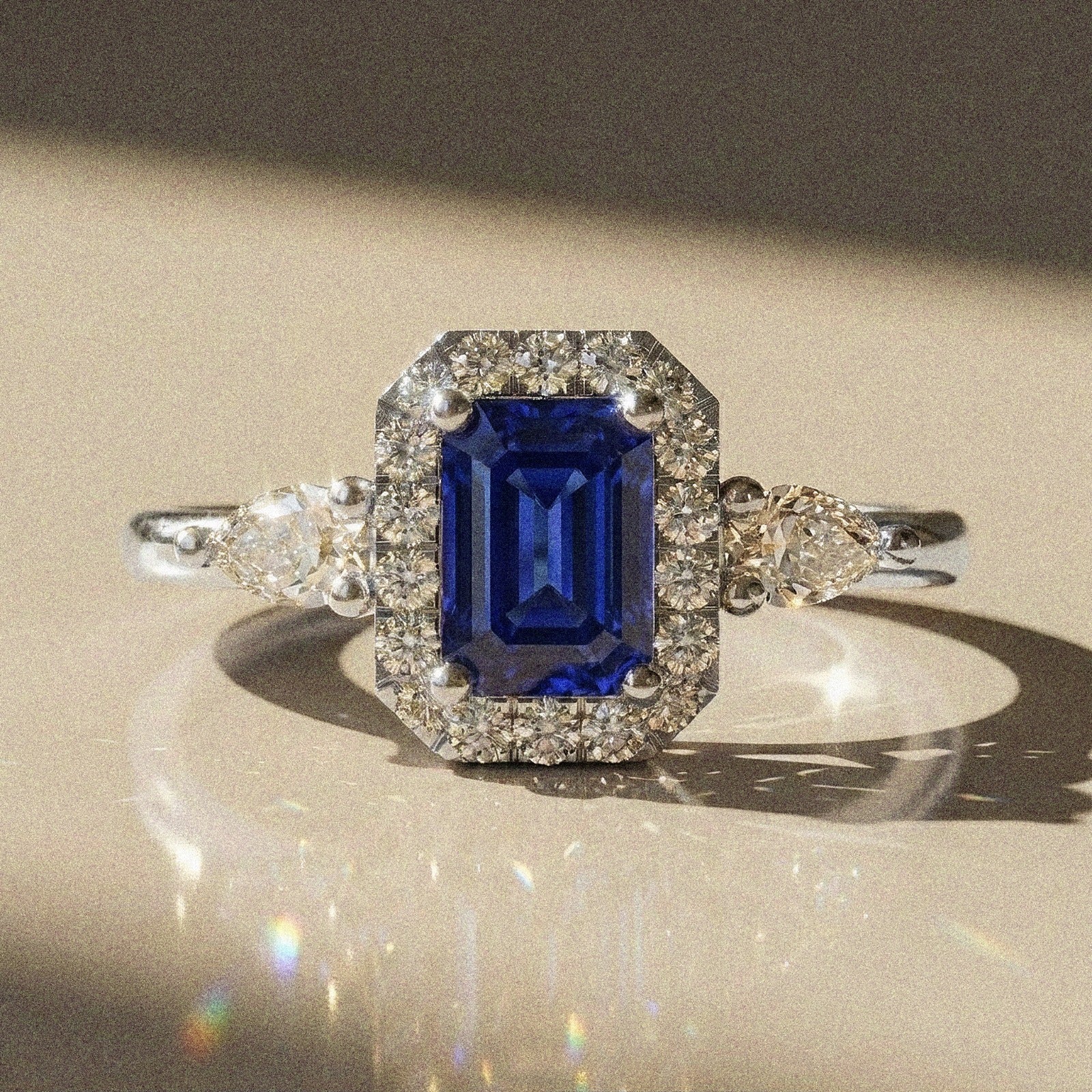 Mahonia - Bague de fiançailles pierre rectangle à pans coupés