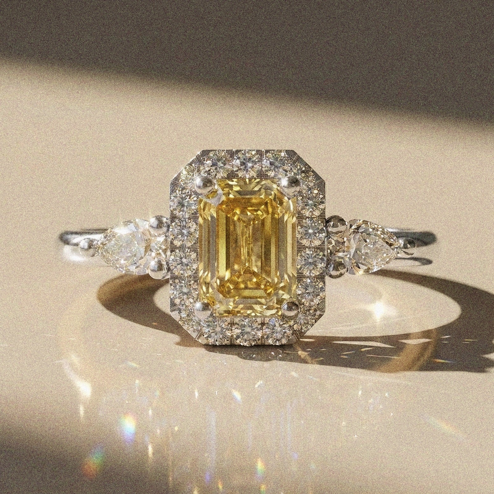 Mahonia - Bague de fiançailles pierre rectangle à pans coupés