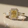 Mahonia - Bague de fiançailles pierre rectangle à pans coupés