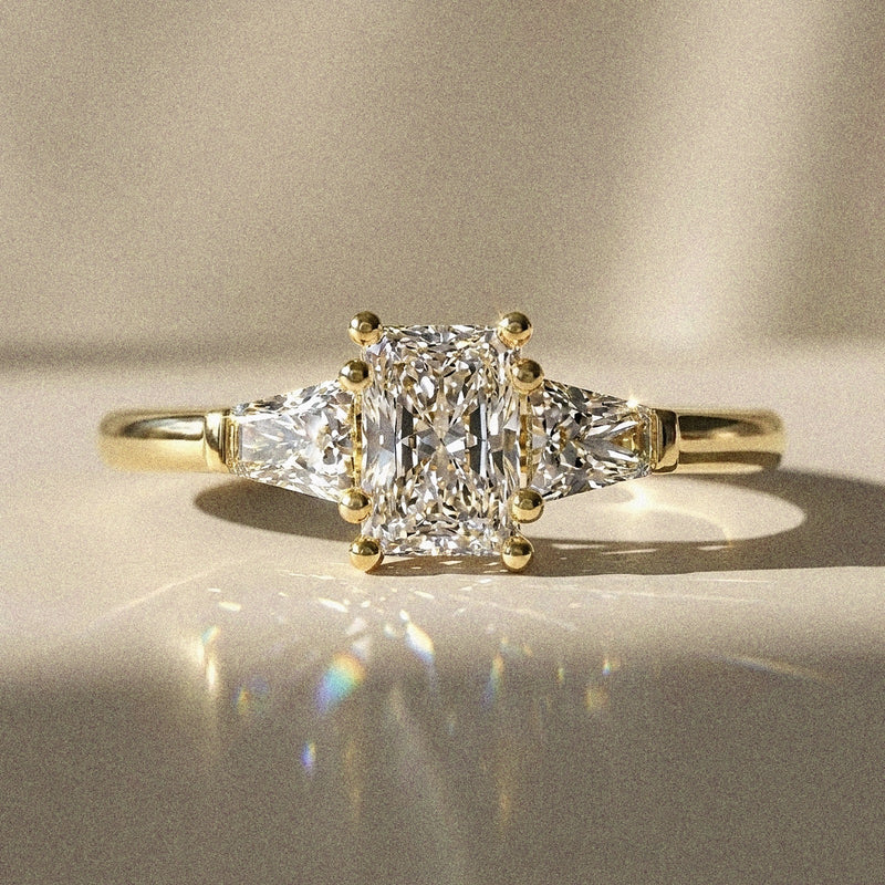 Olea - Bague de fiançailles pierre radiant épaulée
