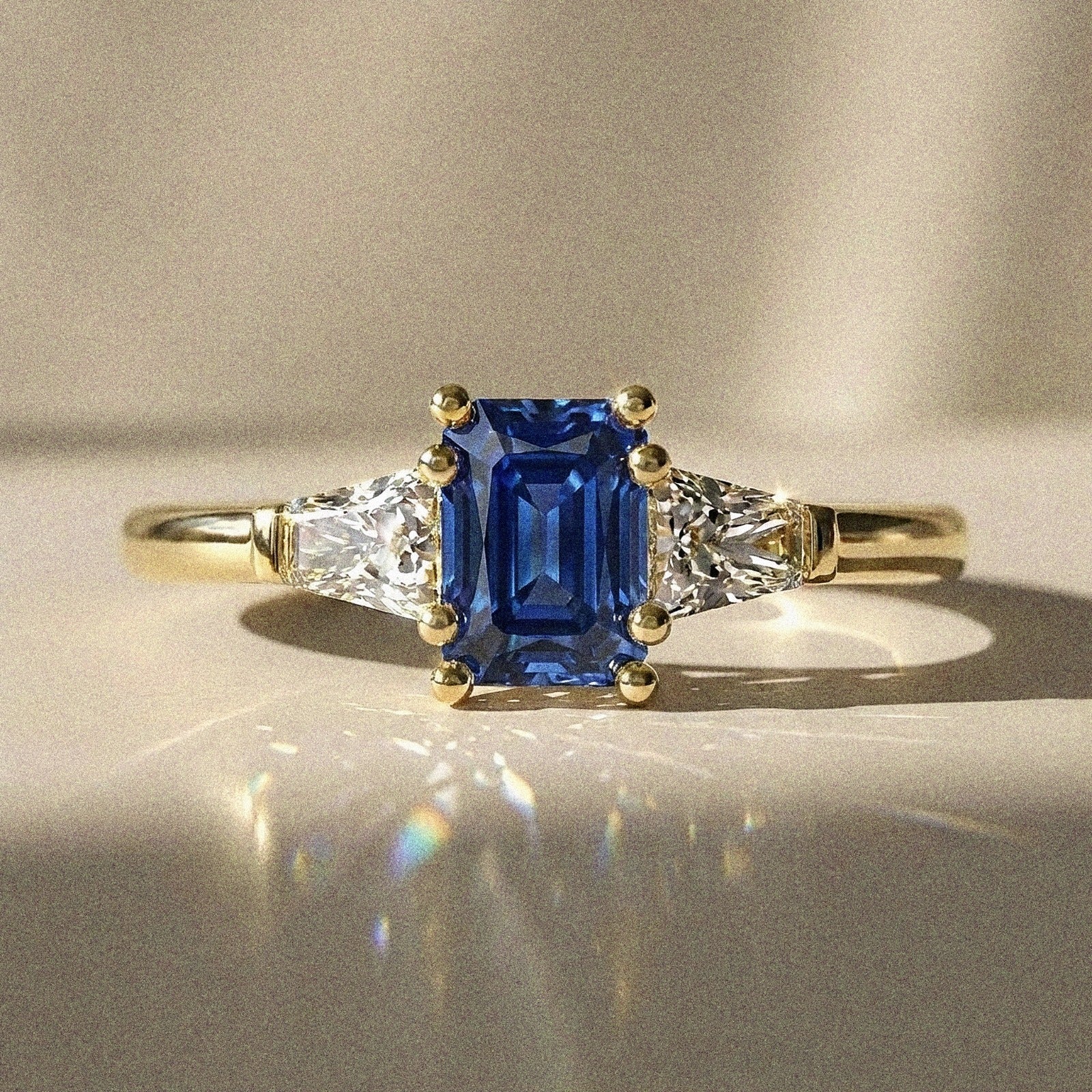 Olea - Bague de fiançailles pierre radiant épaulée