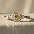 Olea - Bague de fiançailles pierre radiant épaulée