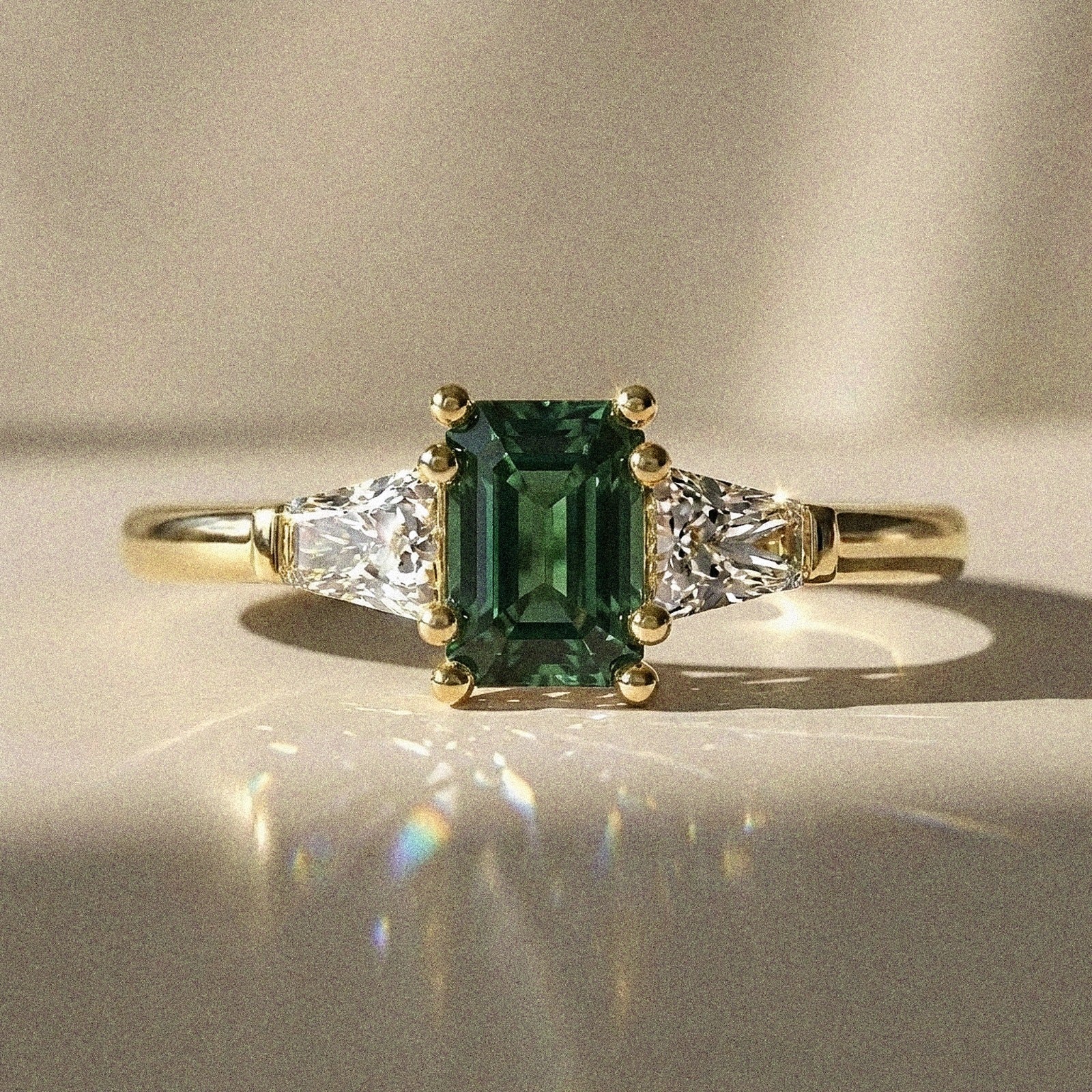 Olea - Bague de fiançailles pierre radiant épaulée