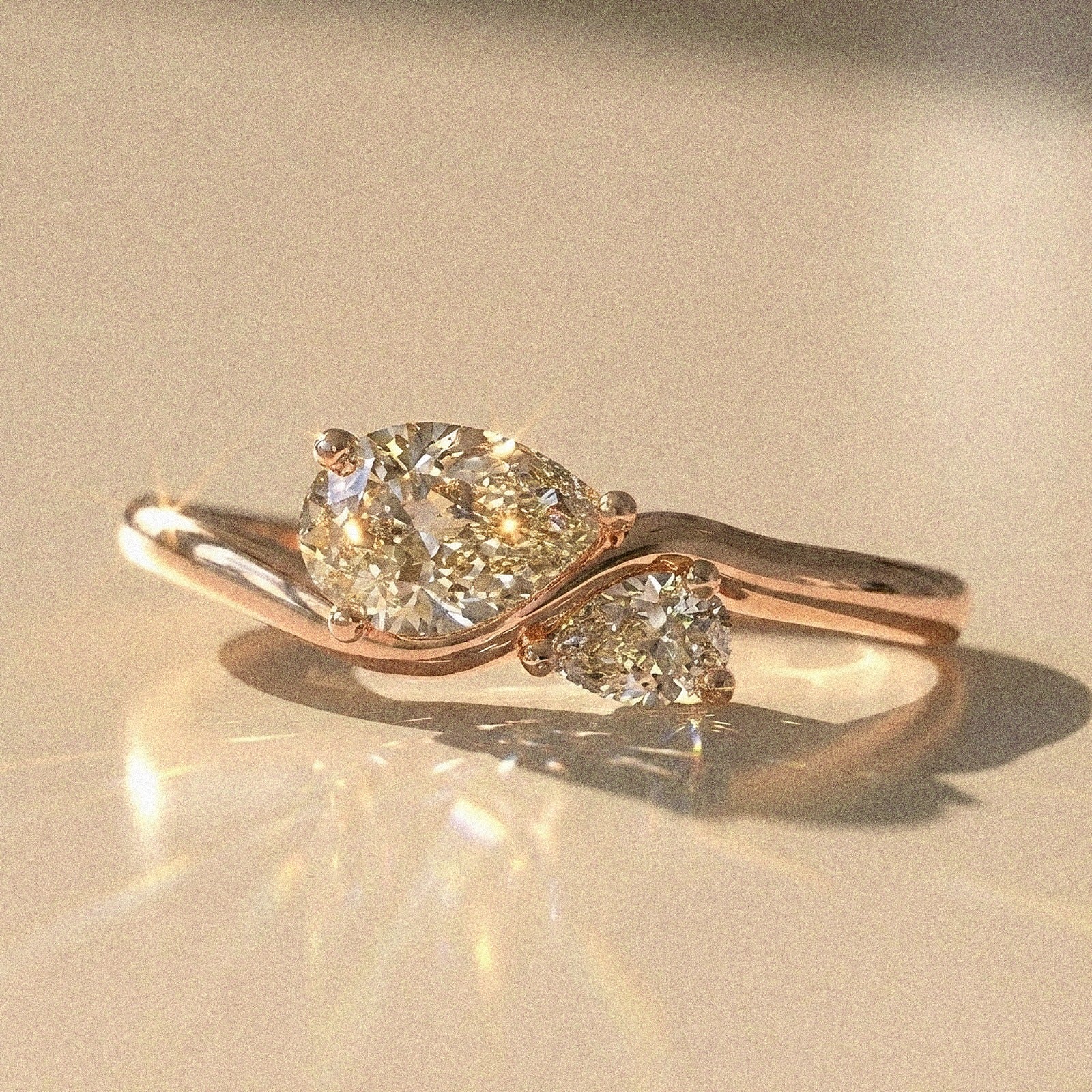 Paola - Bague de fiançailles toi&moi forme poire