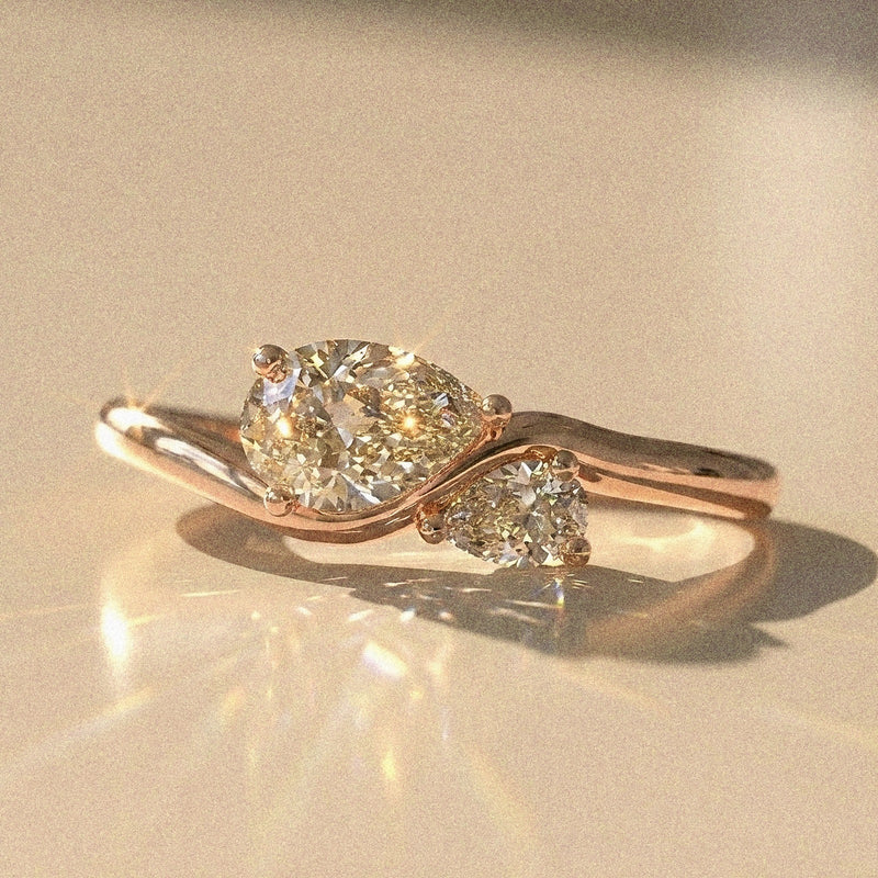 Paola - Pear-shaped toi&moi engagement ring