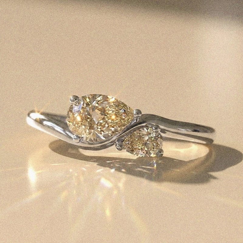 Paola - Pear-shaped toi&moi engagement ring