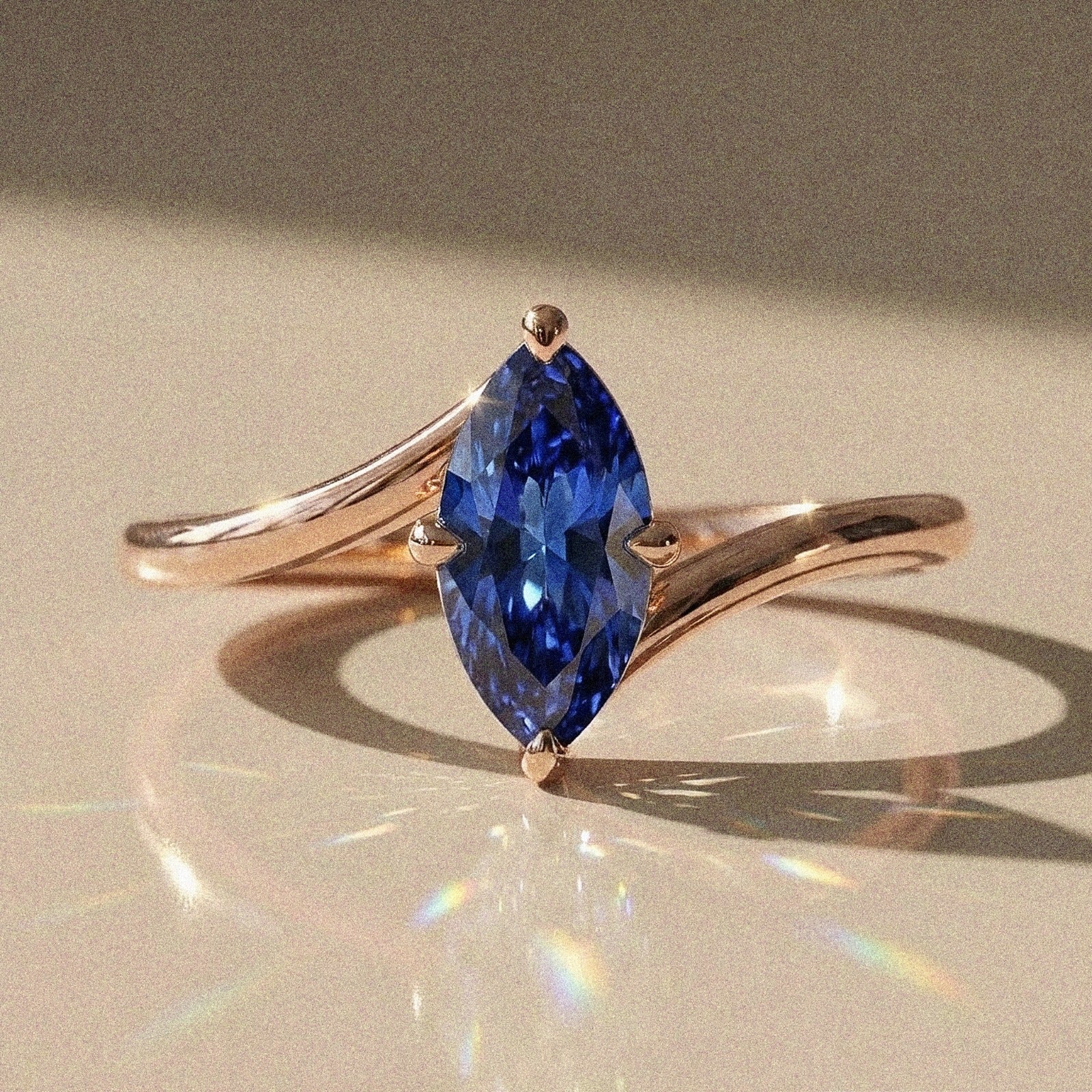 Amelys - Solitaire shuttle-shaped engagement ring