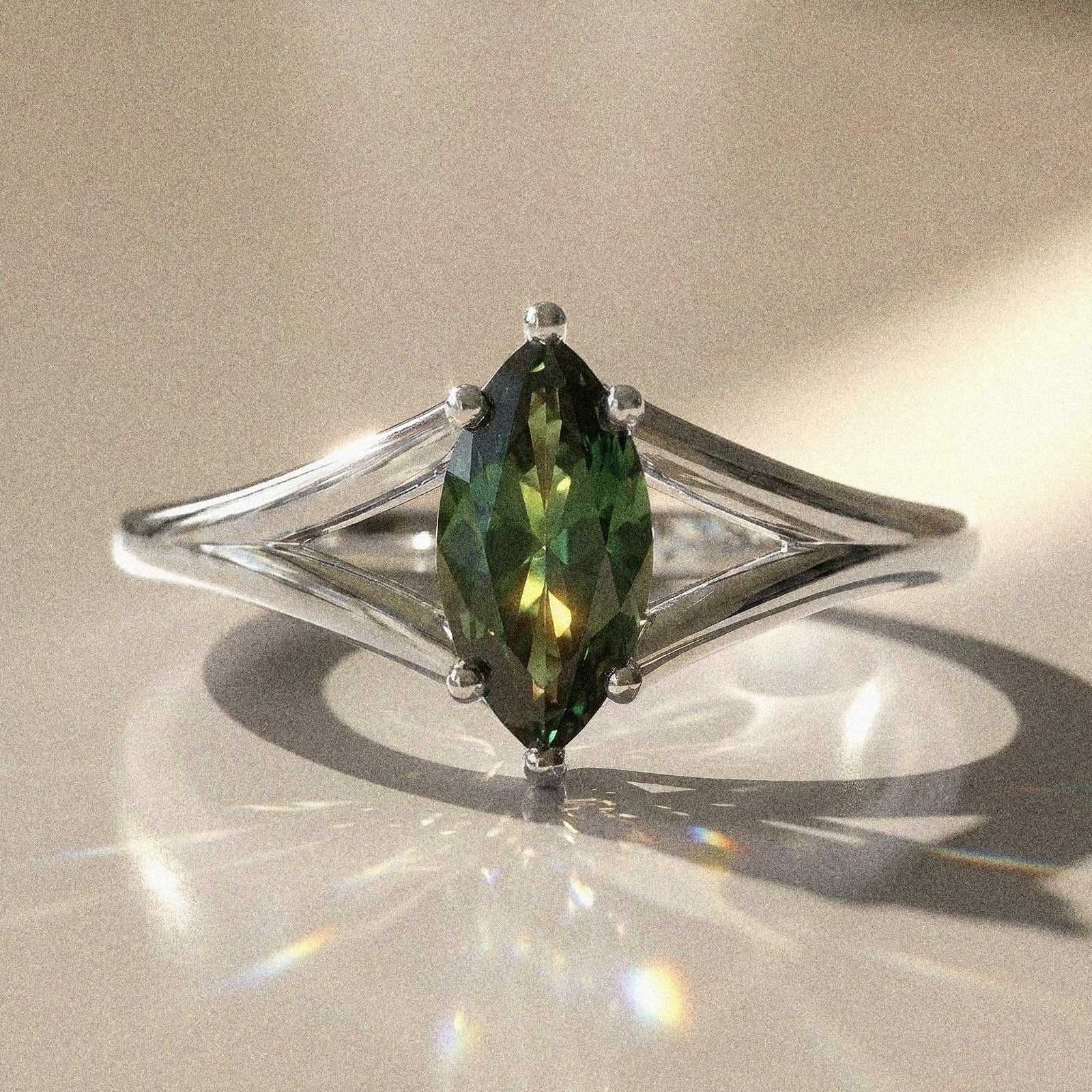 Labelia - Solitaire engagement ring with marquise stone