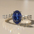 Bergenie - Bague de fiançailles pierre ovale et pierres latérales
