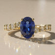 Bergenie - Bague de fiançailles pierre ovale et pierres latérales