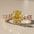 Bergenie - Bague de fiançailles pierre ovale et pierres latérales