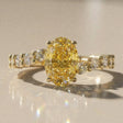 Bergenie - Bague de fiançailles pierre ovale et pierres latérales