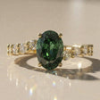 Bergenie - Bague de fiançailles pierre ovale et pierres latérales