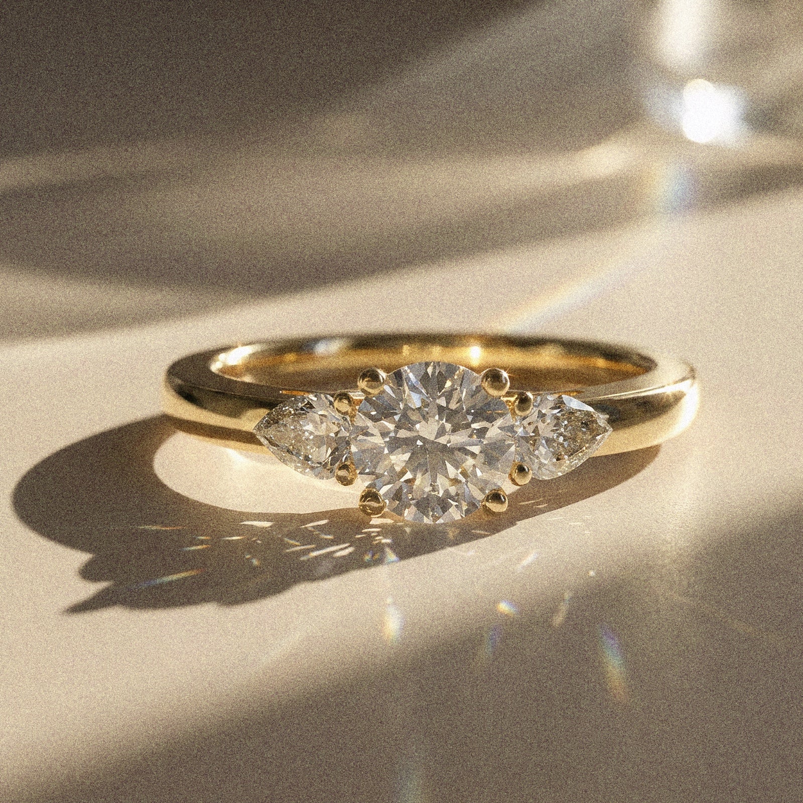 Oriane - Bague de fiançailles solitaire accompagné