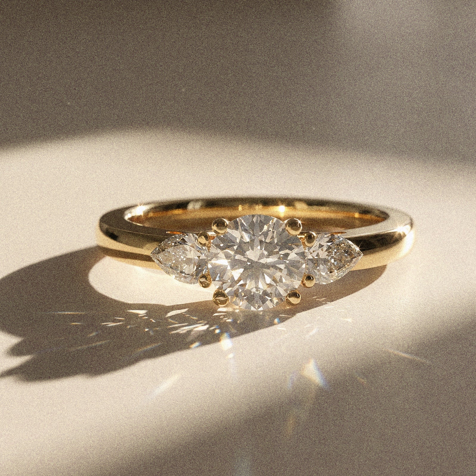 Oriane - Bague de fiançailles solitaire accompagné