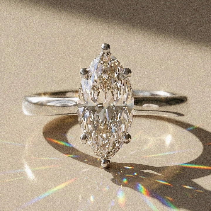 Solitaire Lyse – taille marquise laboratoire 1,5 carat