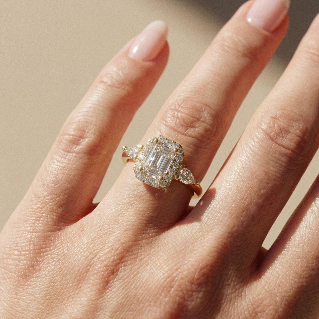 Mahonia - Bague de fiançailles pierre rectangle à pans coupés