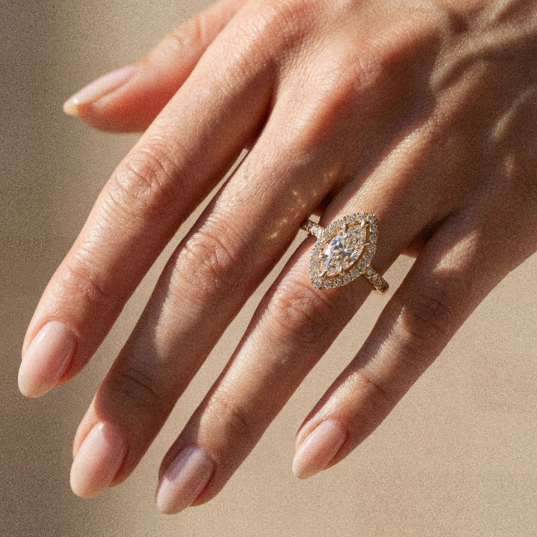 Tiarella - Bague de fiançailles diamant ovale pavé