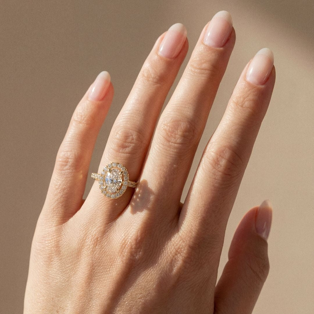 Abelia - Bague de fiançailles diamant ovale pavé