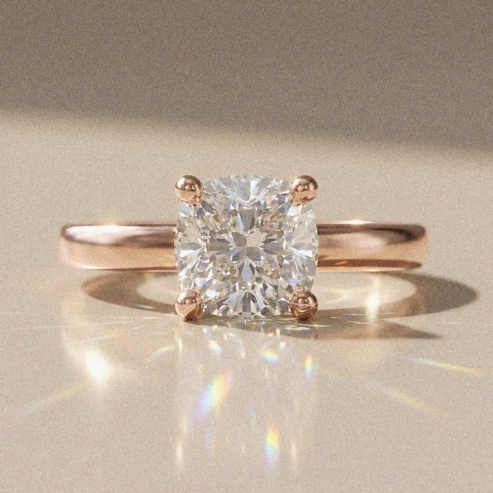 Madeleine - Solitaire accompanied pear-shaped