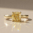 Madeleine - Solitaire accompanied pear-shaped