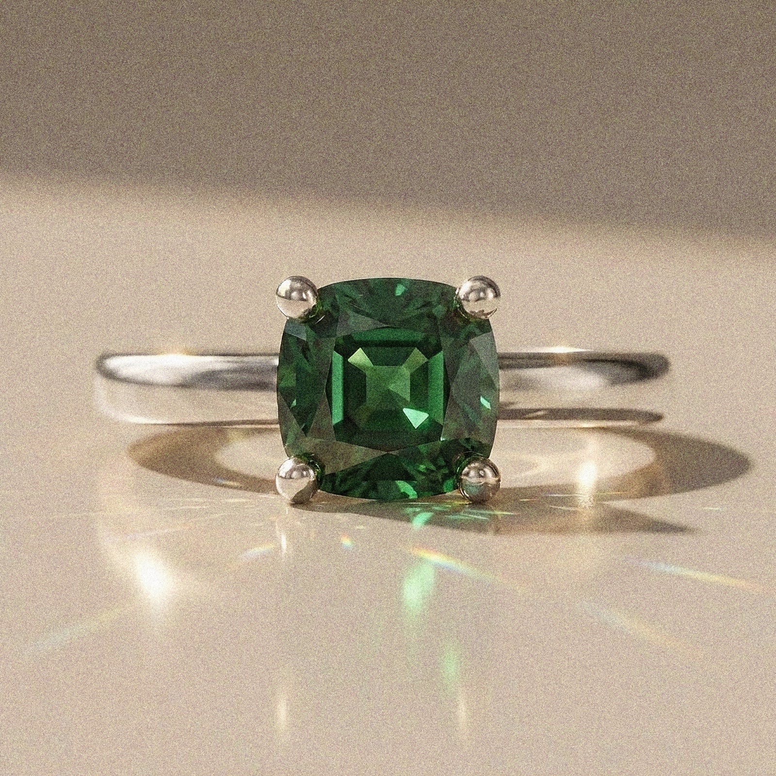 Madeleine - Solitaire accompanied pear-shaped