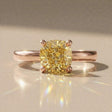Madeleine - Solitaire accompanied pear-shaped