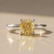 Madeleine - Solitaire accompanied pear-shaped