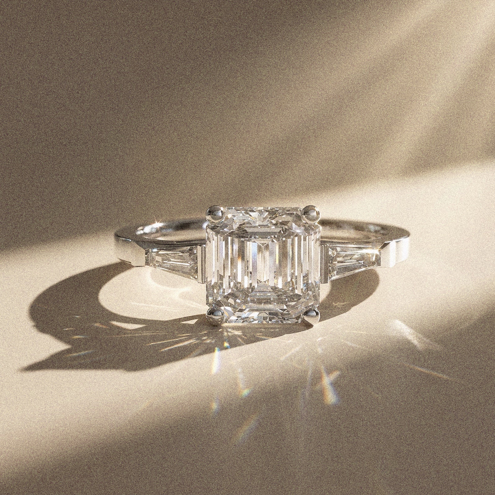 Diane - Bague de fiançailles solitaire taille asscher accompagné