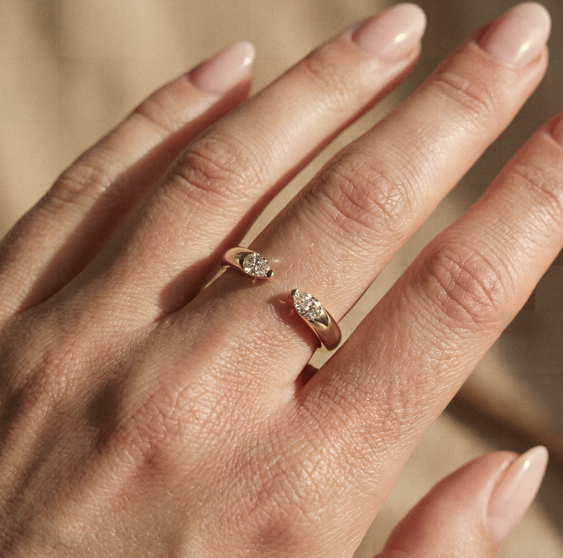 Sedona women's wedding band in 18k gold – pear cut